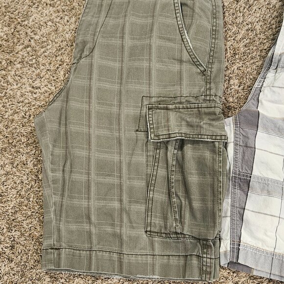Men's plaid Cargo Utility Shorts - 33/34 waist - 2/$7 - Picture 3 of 11